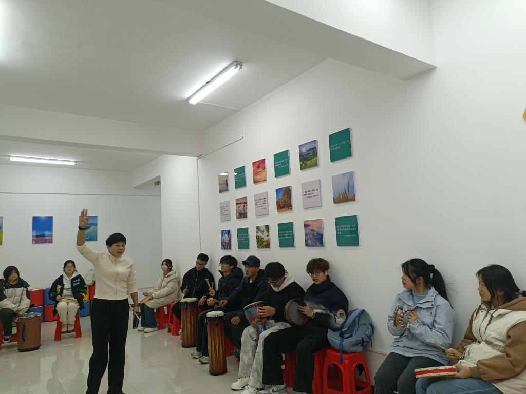 湖北理工学院大学生心理健康教育中心开展新生参观及鼓圈体验活动