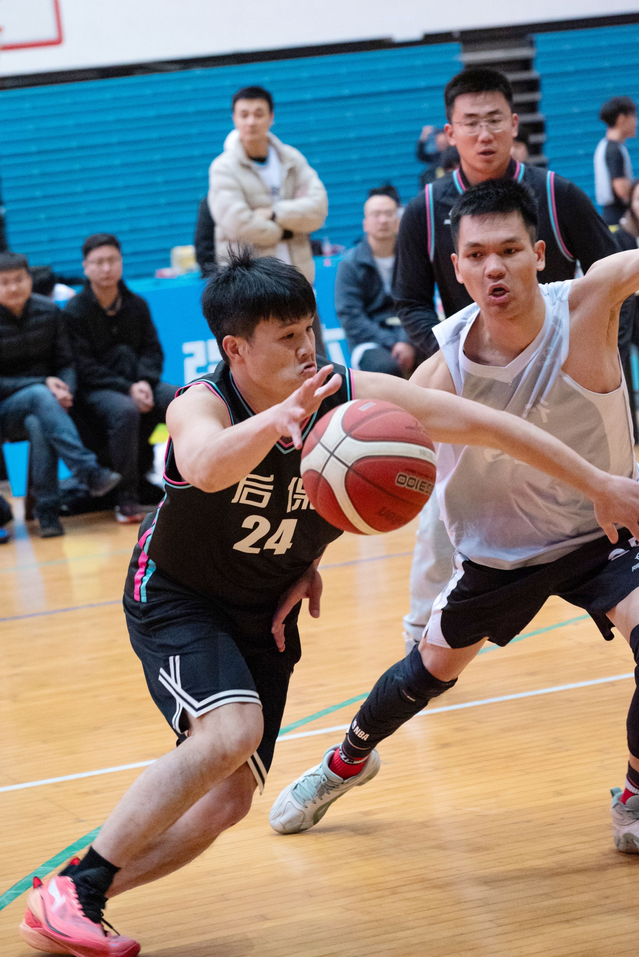 首届教职工三人制篮球赛落幕