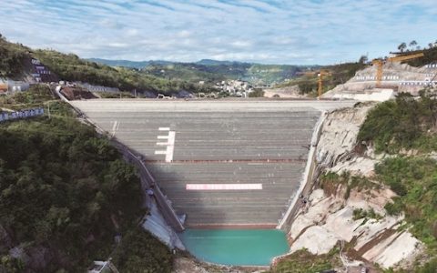 在鄂央企助力重庆建水库 鱼儿洄游坐“电梯”翻坝