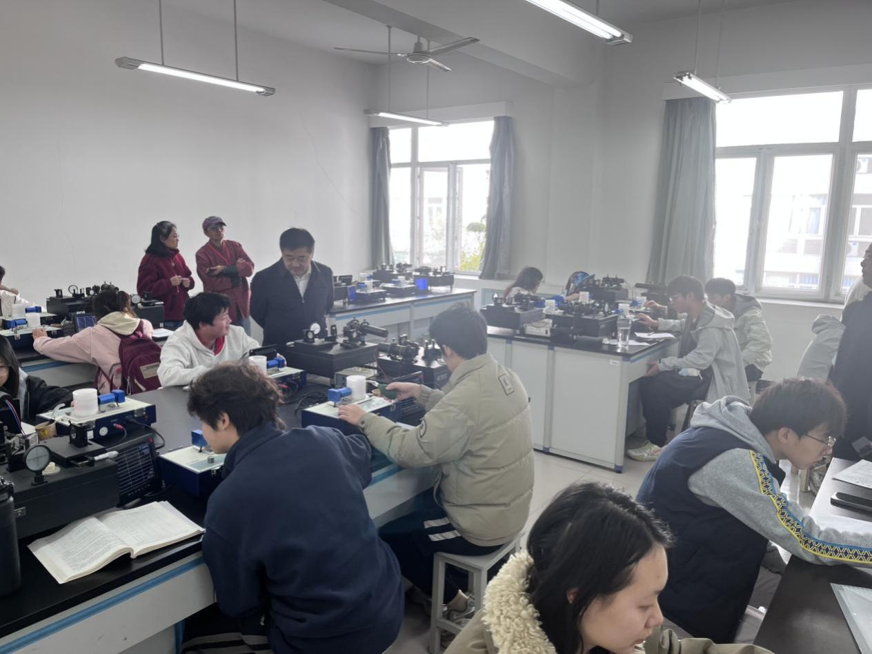 三峡大学学子在第十一届全国大学生物理实验竞赛（创新）中荣获一等奖