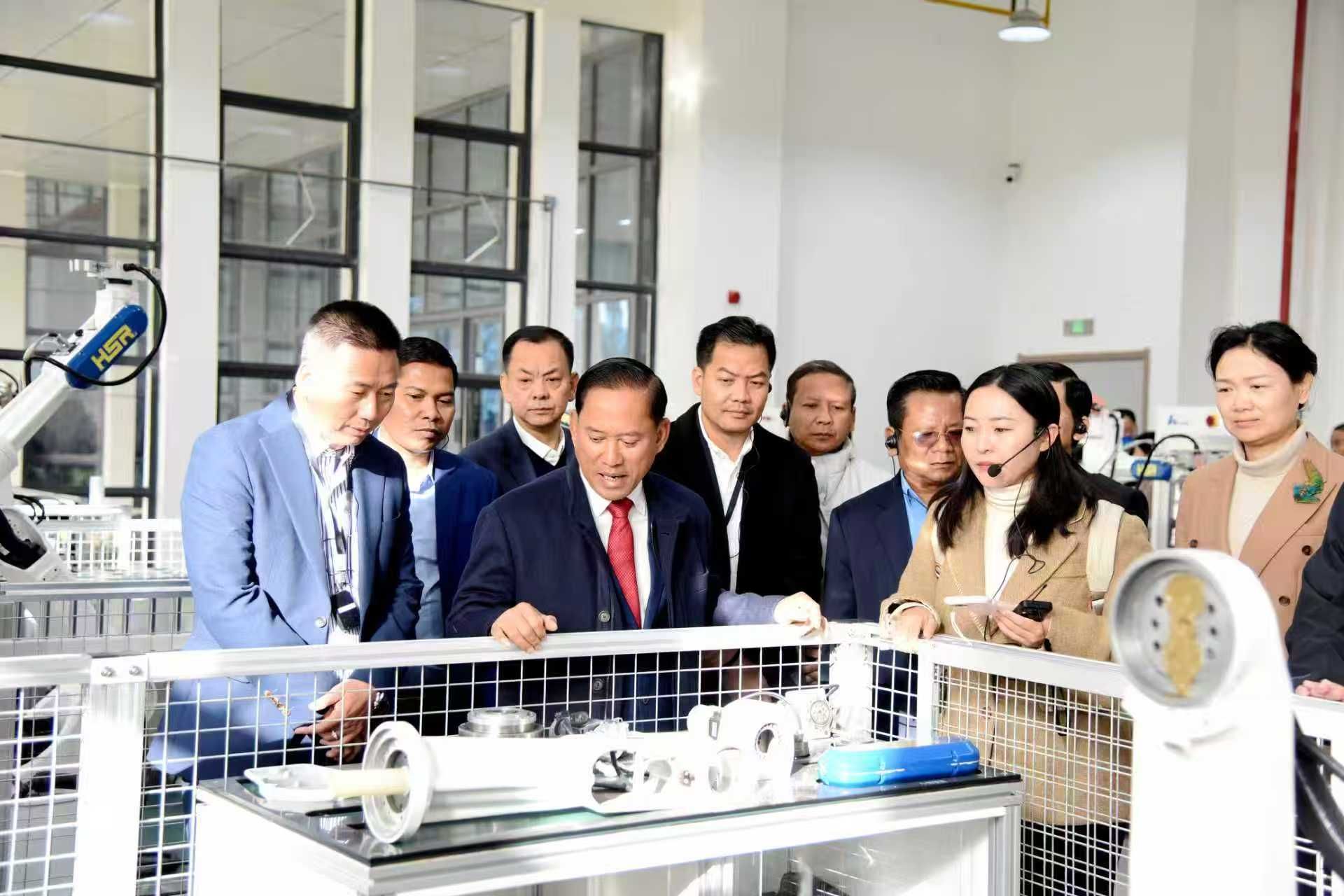 柬埔寨茶胶省省长威松南一行到华中农业大学襄阳书院调研