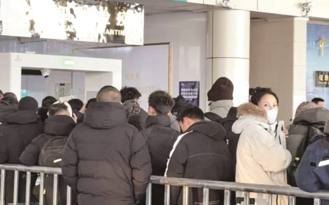 俄对华免签首日，黑河口岸排长队 中国公民乘气垫船抵达俄罗斯口岸仅需2分半钟