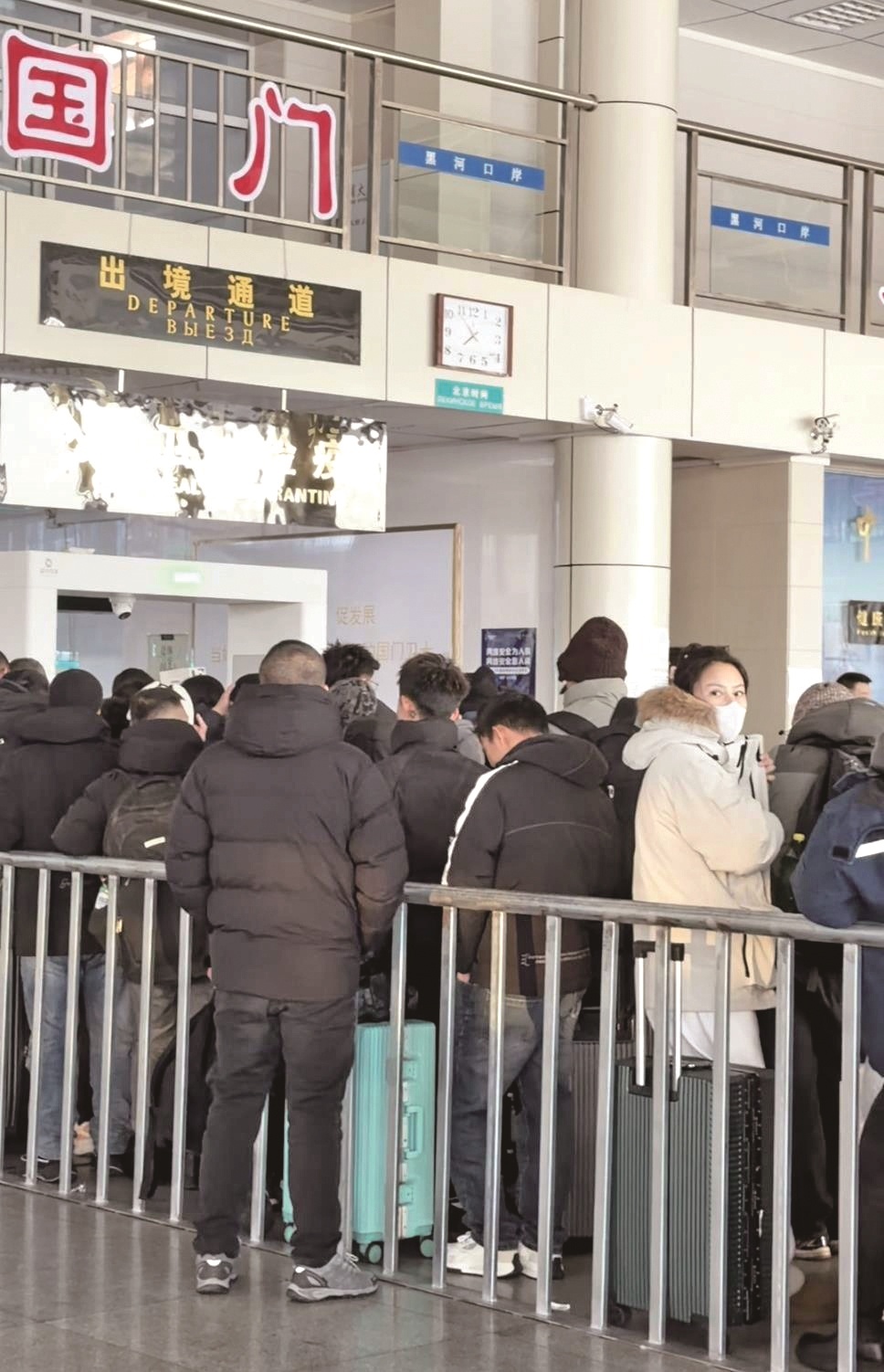 俄对华免签首日，黑河口岸排长队 中国公民乘气垫船抵达俄罗斯口岸仅需2分半钟