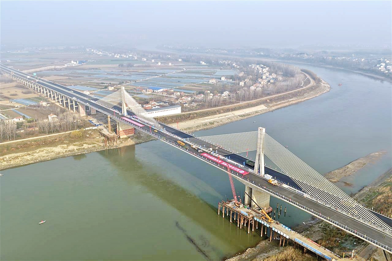 武汉至汉川段路面贯通 武天高速通车进入倒计时