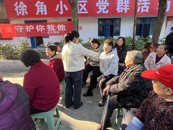 马昌湖社区:暖心活动助“银龄族”学垃圾分类