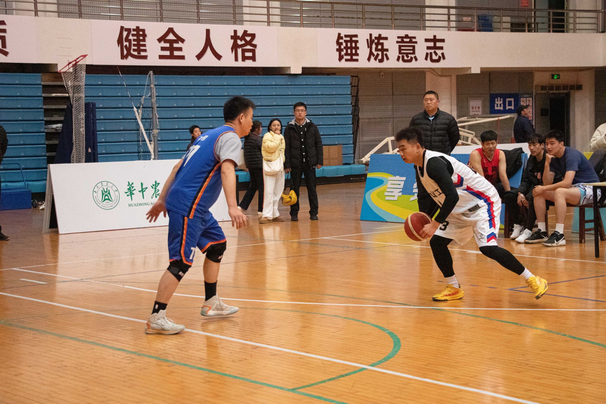 首届教职工三人制篮球赛落幕