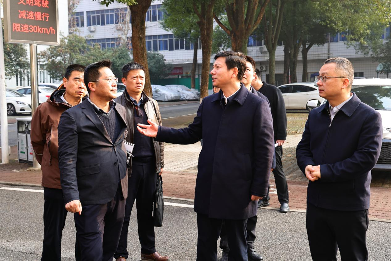 朱方伟一行深入首义校区开展综合调研