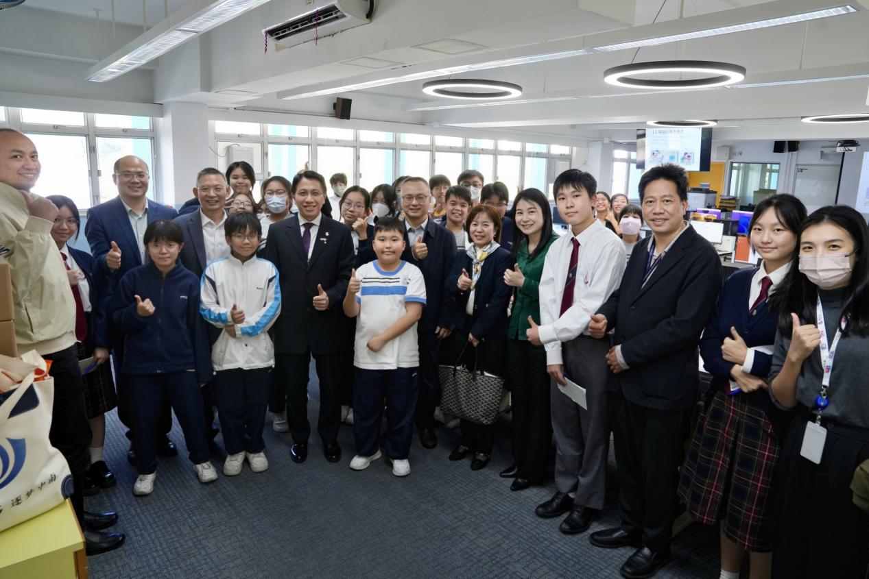 校党委副书记陈狮率团访问香港