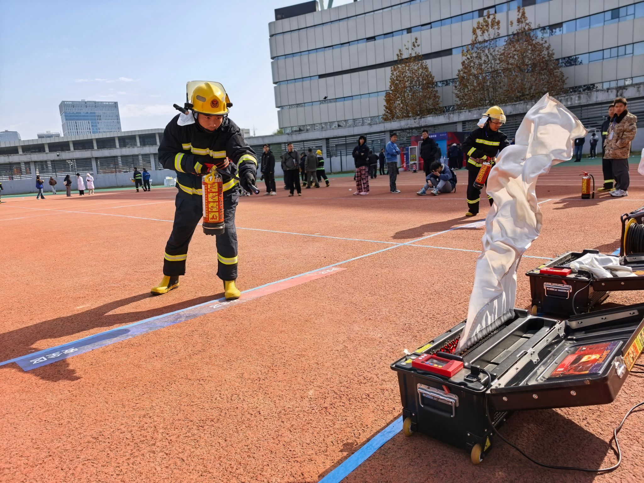 烈焰砺精兵 汗水铸盾牌：华中农业大学在武汉市高校首届消防技能大赛中获一等奖