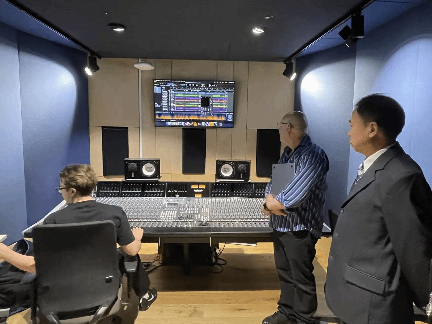 校党委副书记孙国胜率团赴英国和法国交流访问