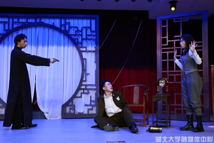 悬疑话剧《守夜人》掀起观剧热潮