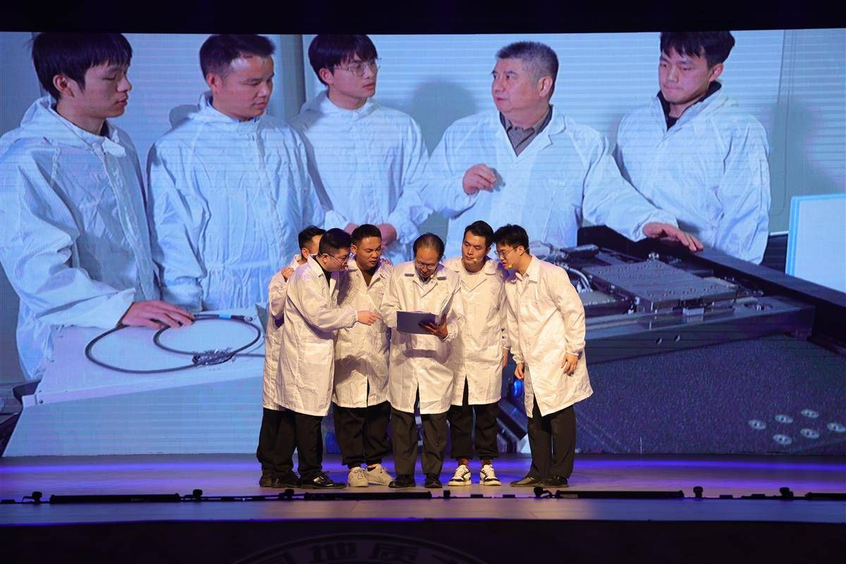 【湖北日报客户端】如何培养定力？宣讲活动中 院士这样回答