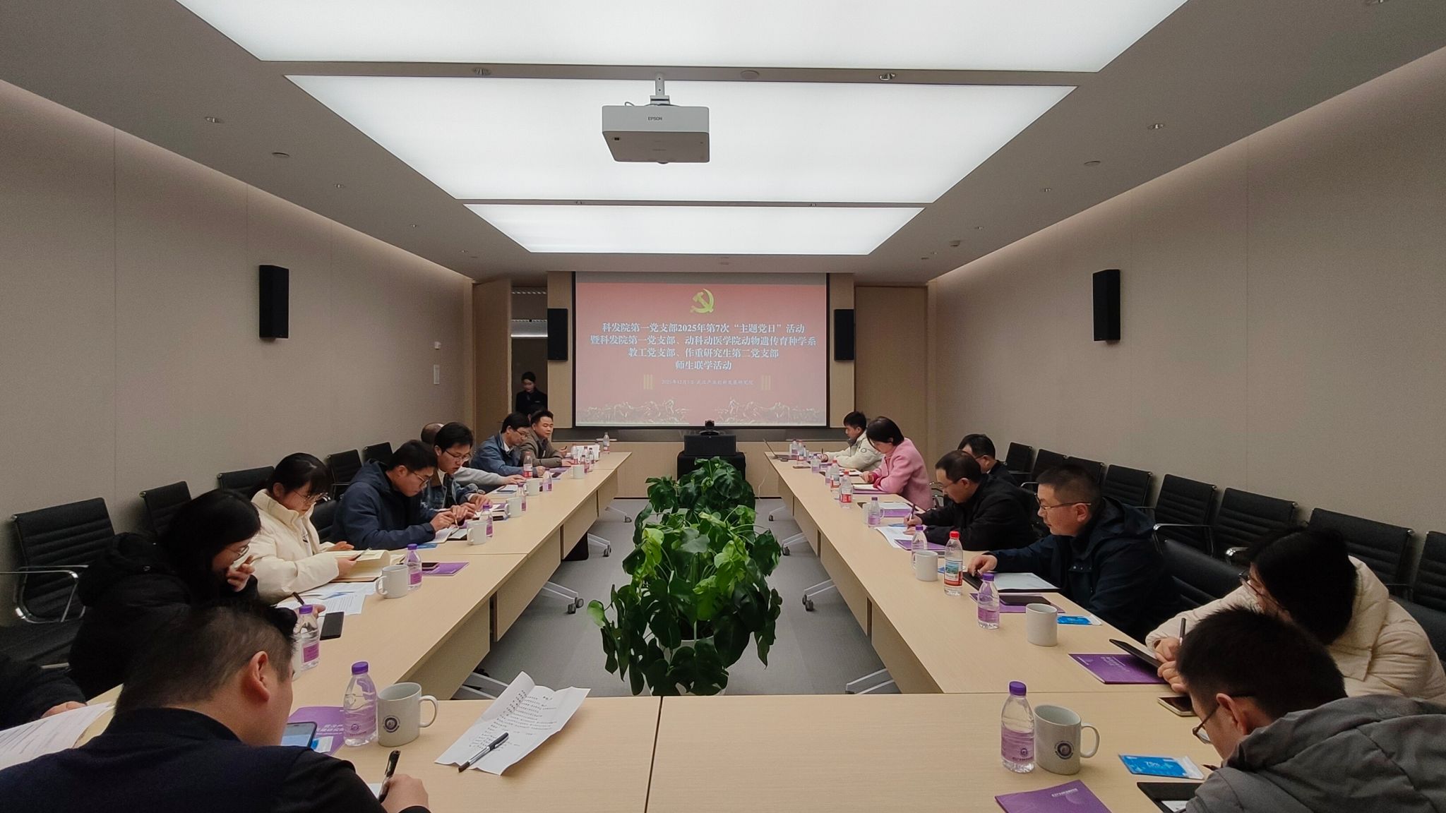 师生联学凝共识  科技强农共奋进