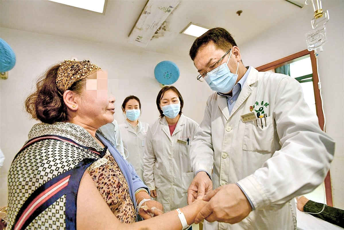 城镇新增就业连续四年超90万人，全省基本养老保险参保人数达到4540万人，85%中小学纳入教联体…… 这份民生答卷，写在千万人的笑脸上