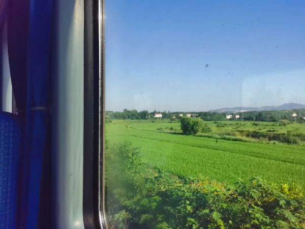 一张旧车票的告别，一个新坐标的崛起