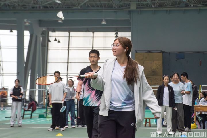 共赴秋约，运动月点亮健康校园