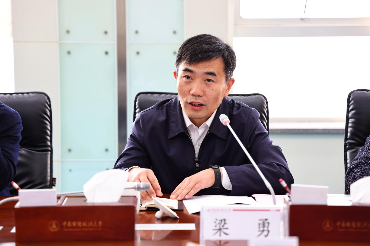 烟台大学一行来校调研交流​