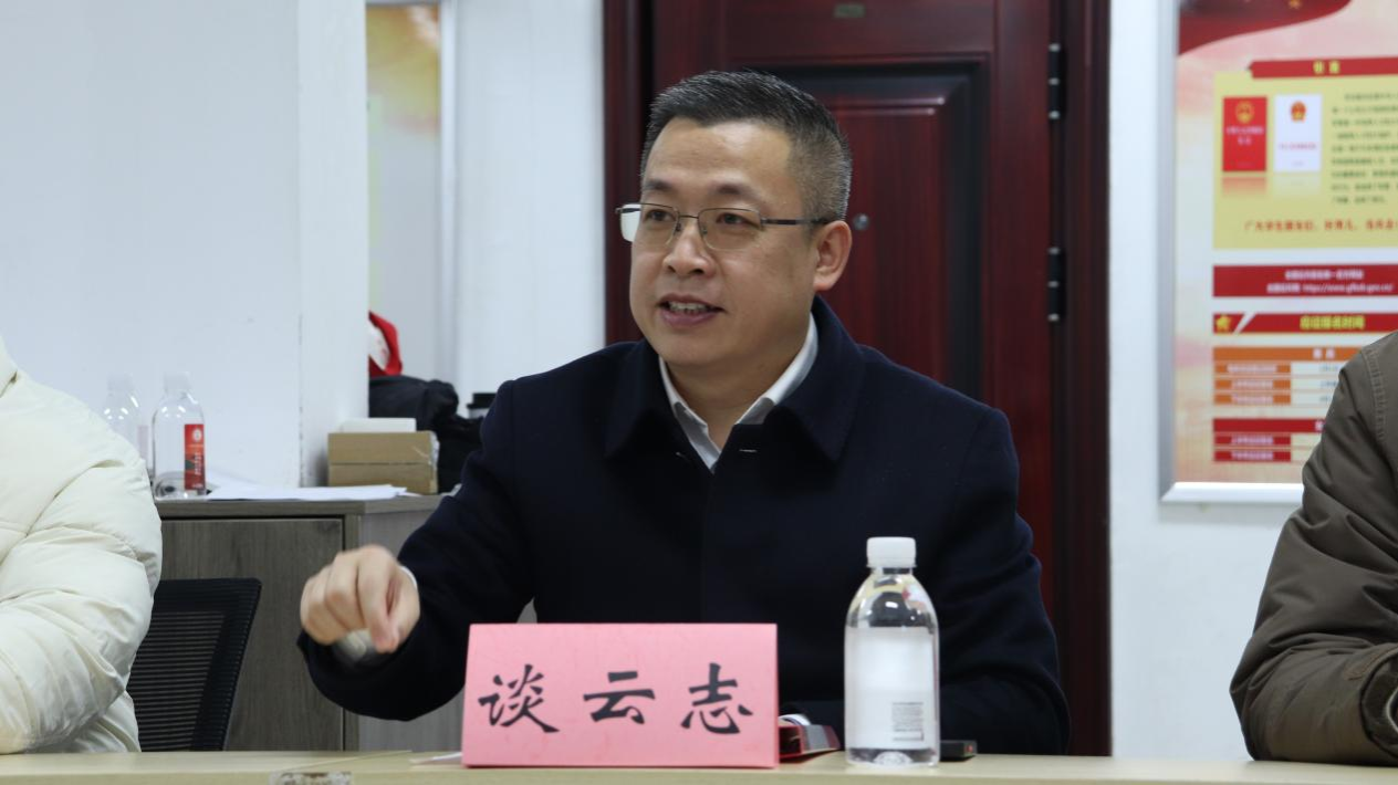 三峡大学领导深入计算机与信息学院讲授党课并慰问学生