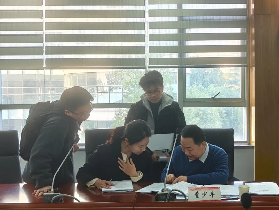 学校2025年教育部哲学社会科学研究重大课题攻关项目申报文本论证交流会顺利召开