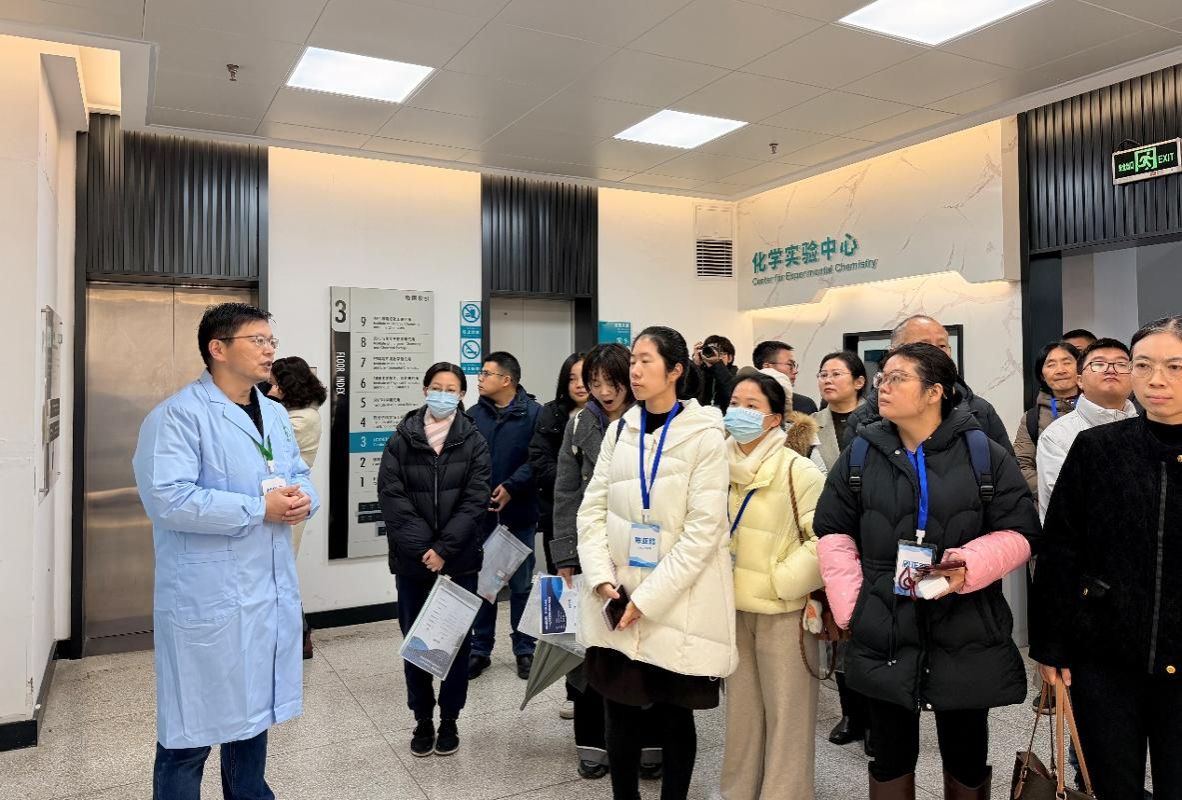 实验教学坊走进化学学院实验室