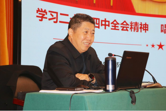 张方胜书记为学生宣讲党的二十届四中全会精神