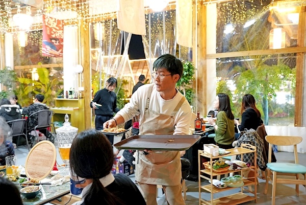 “再难不欠工友们血汗钱” 退伍兵哥哥一诺千金6年偿还80万元工钱