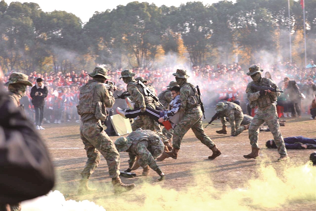 21所军校襄阳集结，格斗、射击全体验 “一站式”招生咨询点燃学子从军梦