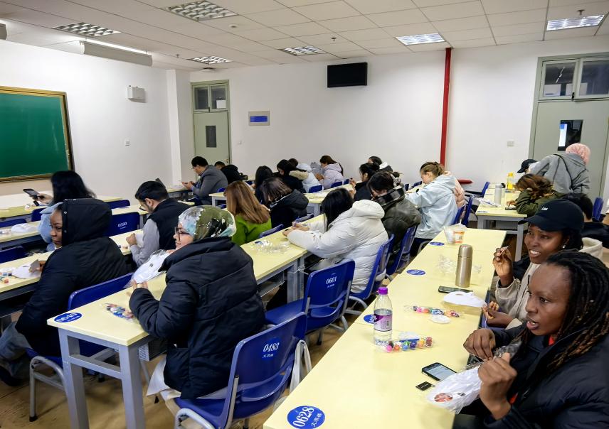 京韵传情，文化连心：一场跨越国界的京剧“初体验”