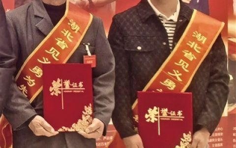 一位老人在洪水中挣扎沉浮 父子俩硬核救援获省级表彰