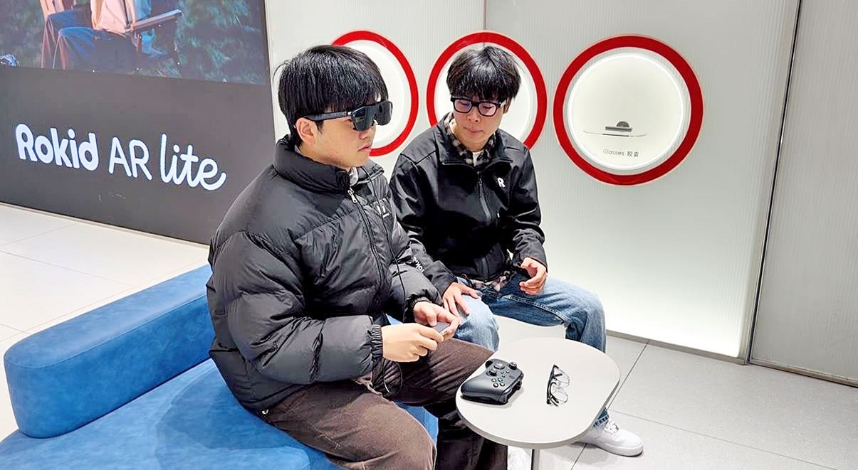 49克随身“外接大脑”亮相武汉 Rokid华中首店解锁智能穿戴新体验