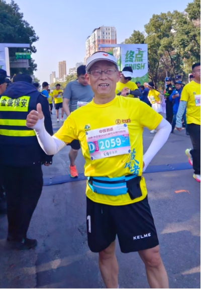 湖北理工学院校友积极参与2025黄石马拉松赛事