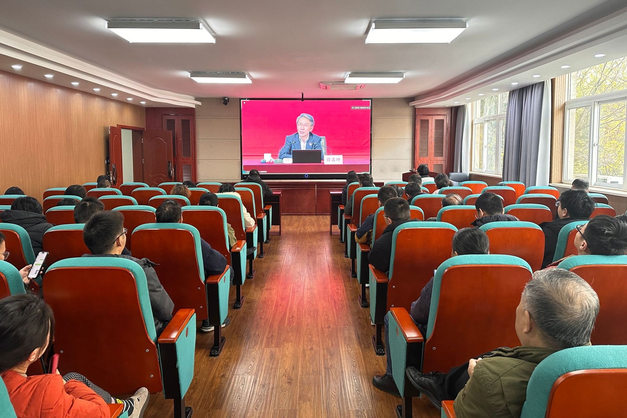 2025年第三次党员基本培训集中大课举行