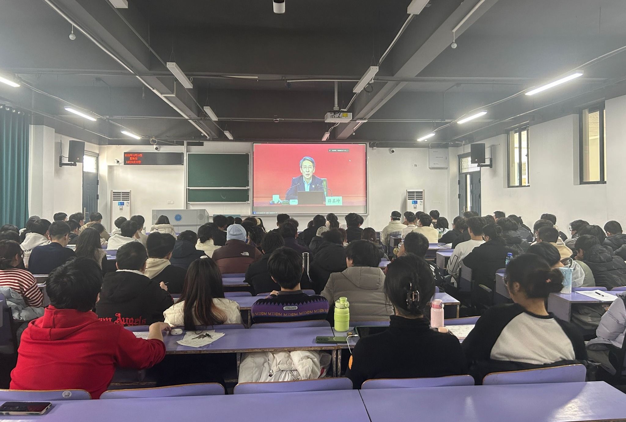 2025年第三次党员基本培训集中大课举行