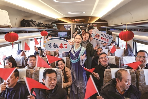 沪渝蓉沿江高铁武宜段昨日开通