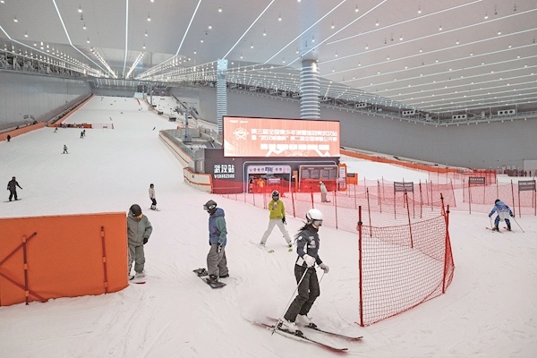 2025“与冬共舞”湖北冰雪运动消费季启幕 湖北发布四条冰雪运动旅游线路