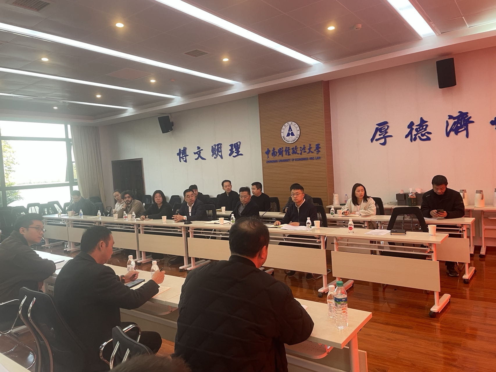 周转房项目组召开室内装修工程材料质量监督会