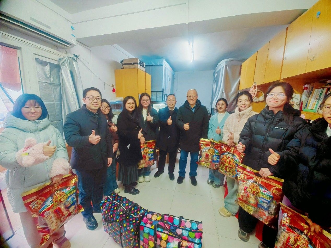 三峡大学领导走访慰问经济与管理学院学生