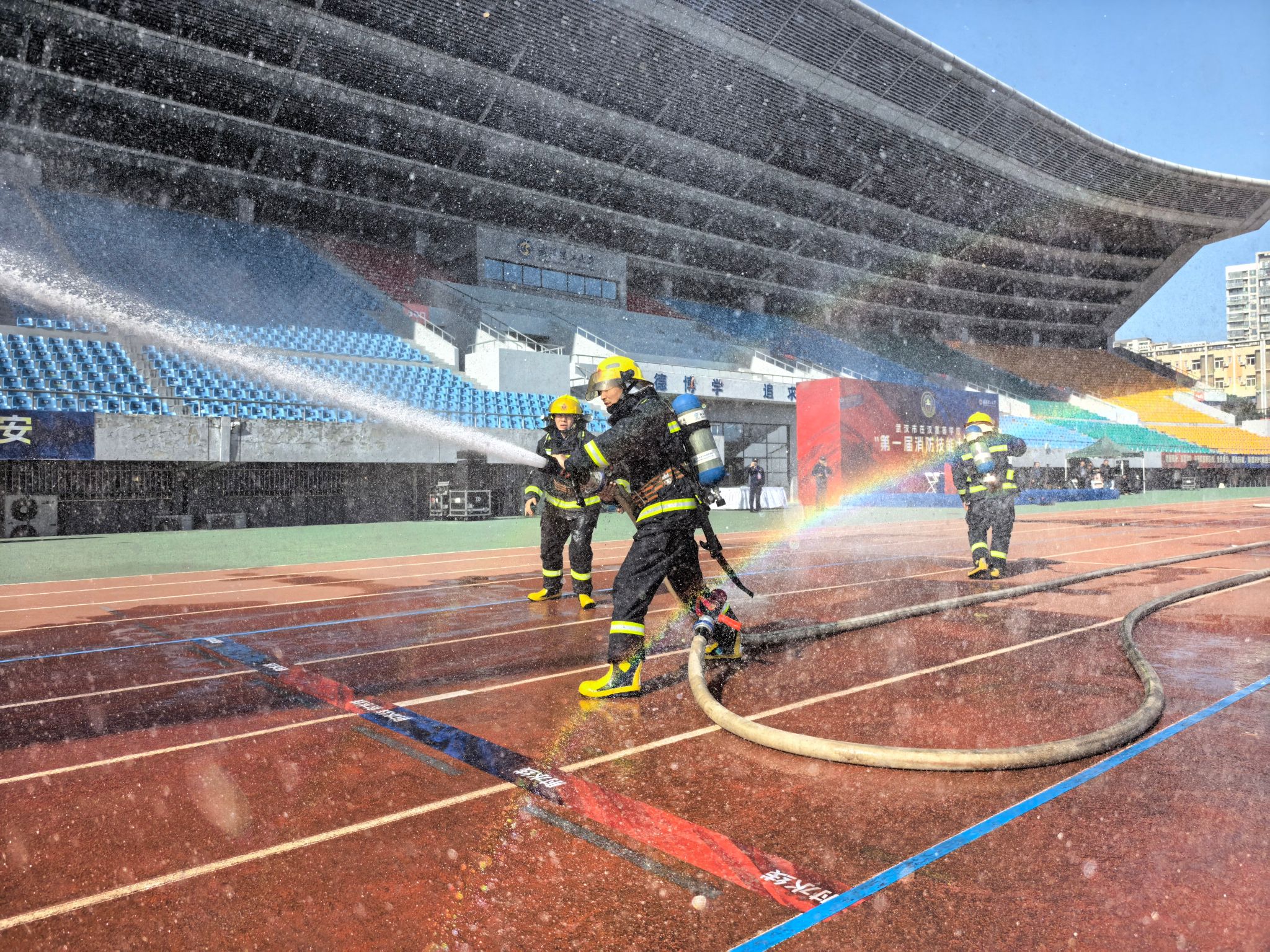 烈焰砺精兵 汗水铸盾牌：华中农业大学在武汉市高校首届消防技能大赛中获一等奖