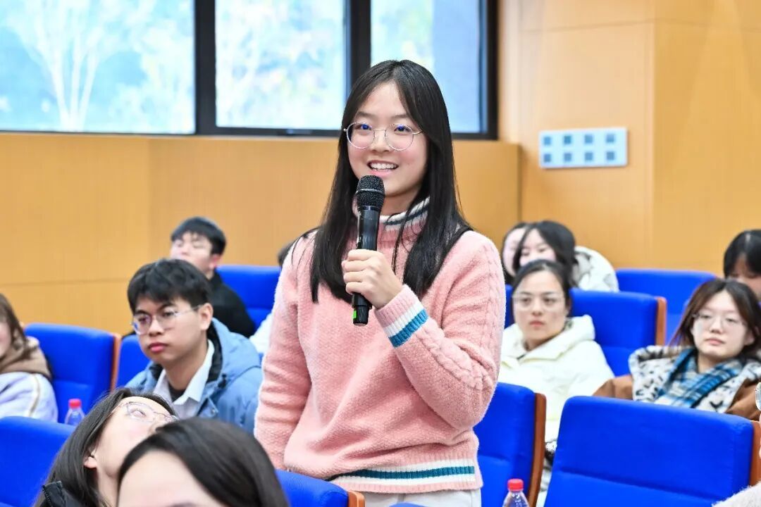 “以青春担当 赴时代之约” ——省青年宣讲团走进中南财经政法大学