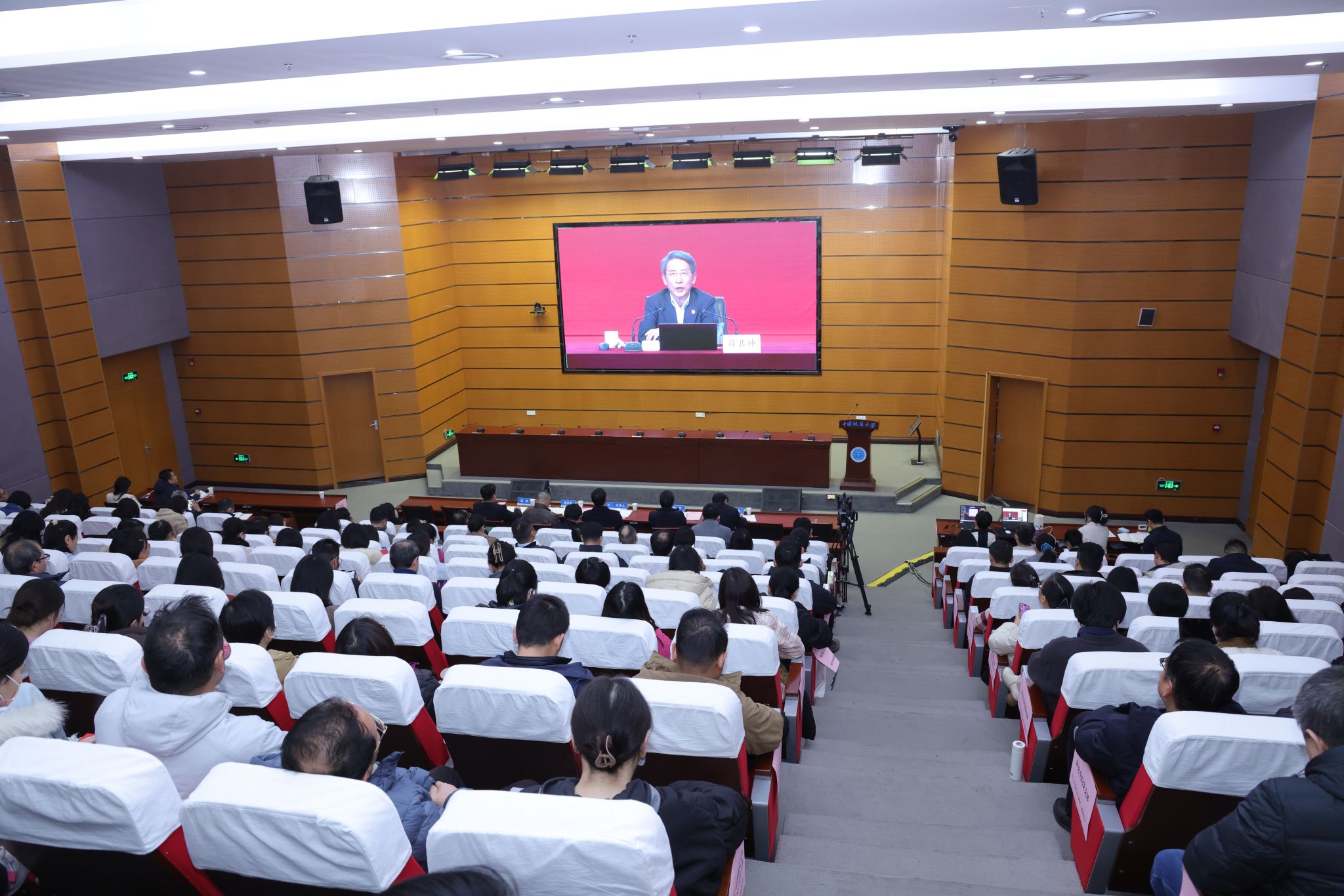 2025年第三次党员基本培训集中大课举行