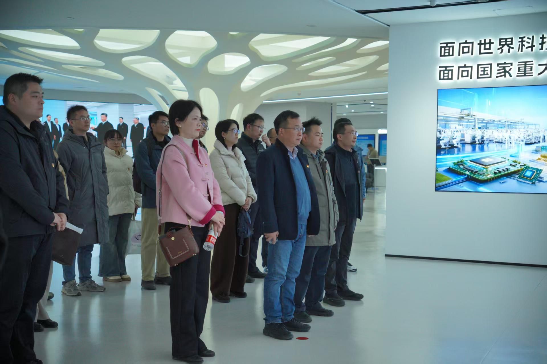 师生联学凝共识  科技强农共奋进