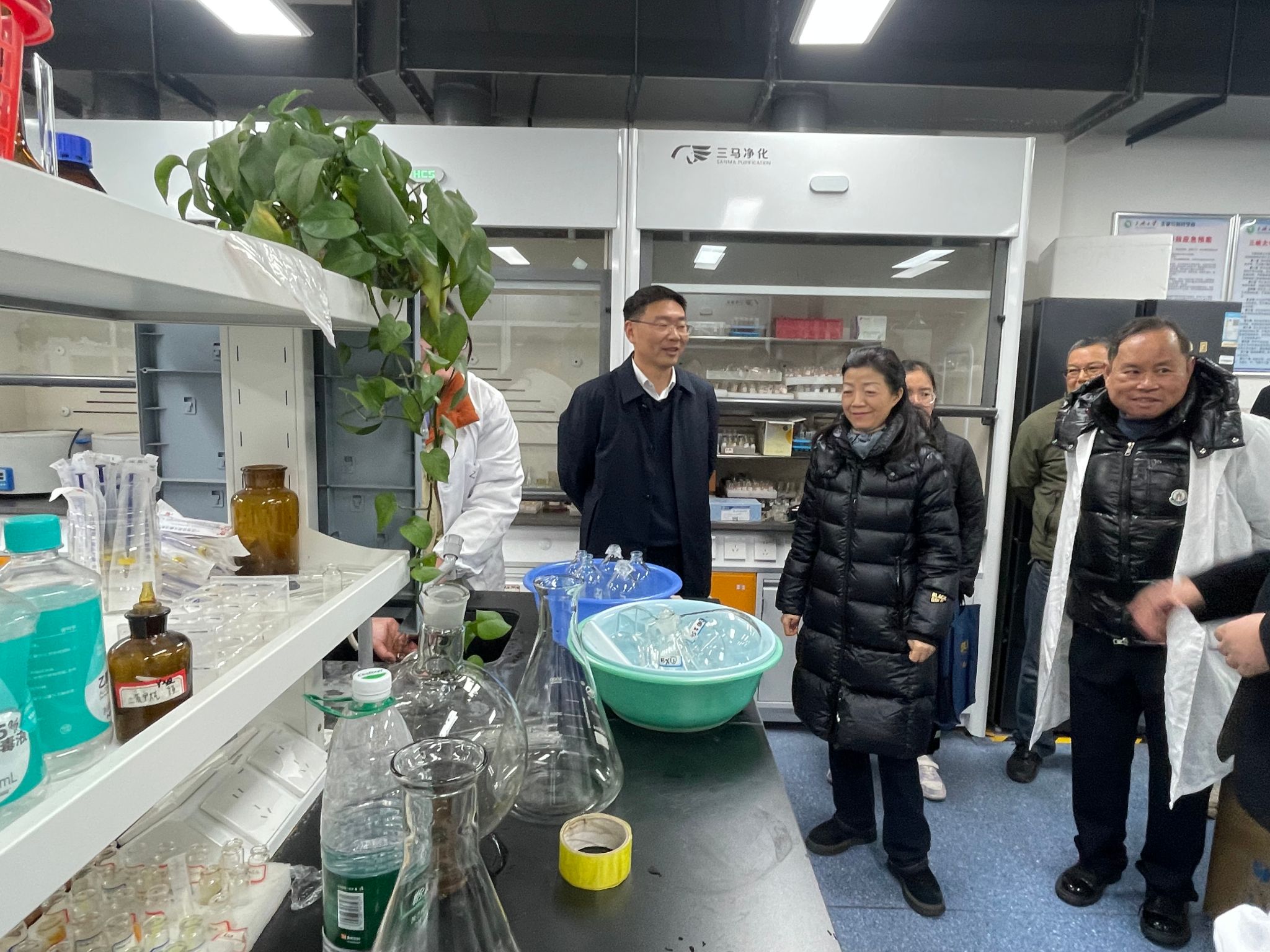 元旦节前三峡大学领导带队开展校园安全大检查