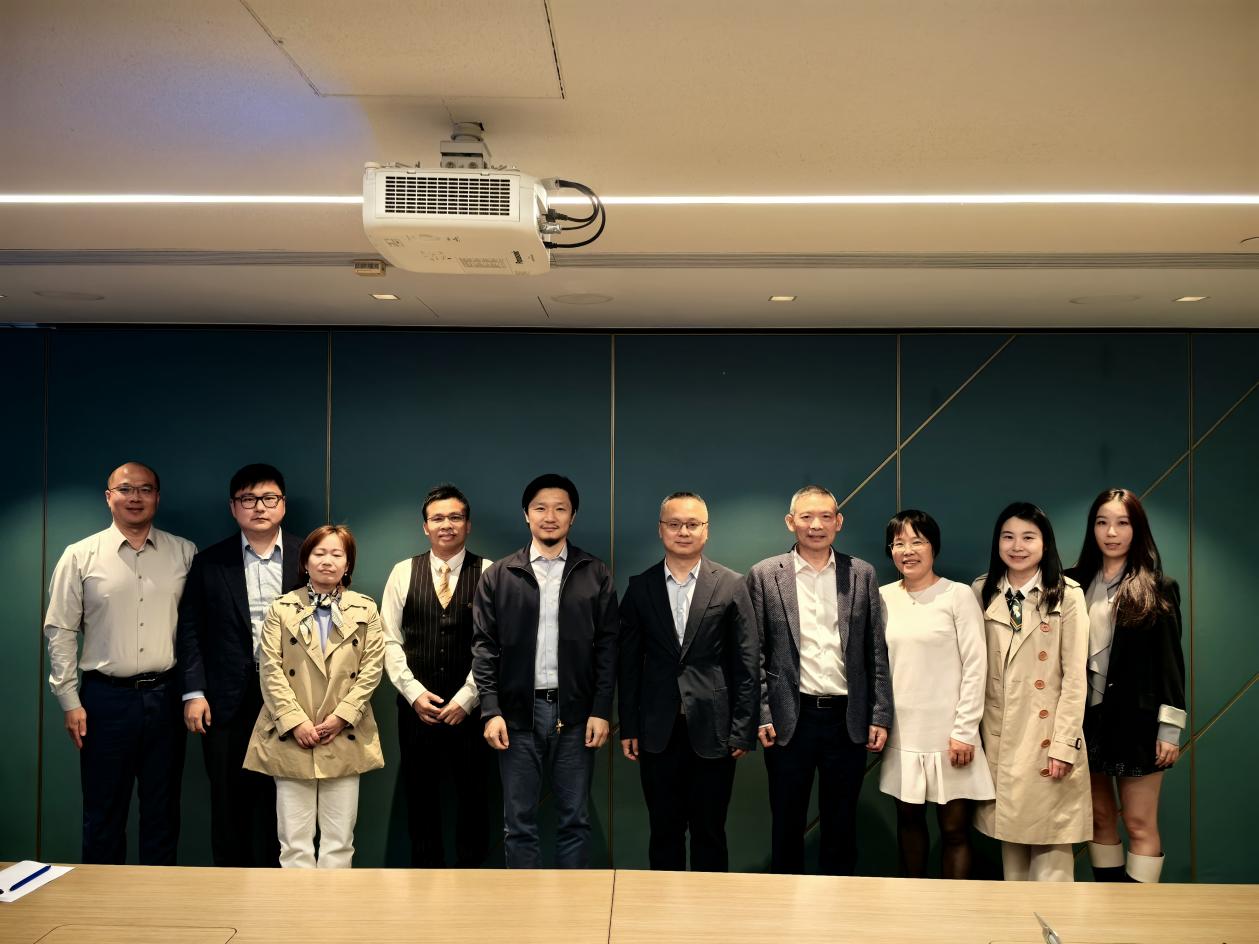 校党委副书记陈狮率团访问香港