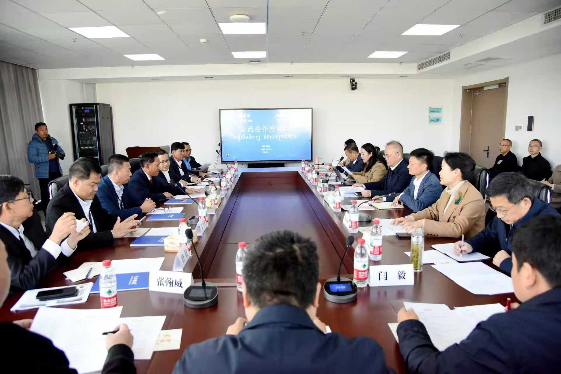 柬埔寨茶胶省省长威松南一行到华中农业大学襄阳书院调研