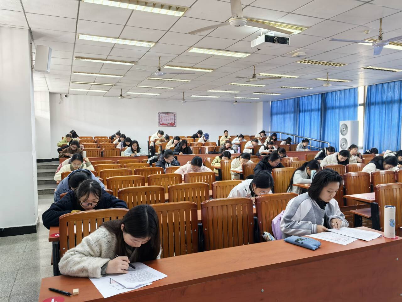 “语通世界，艺展风华”——外国语学院2025年外语文化节圆满落幕