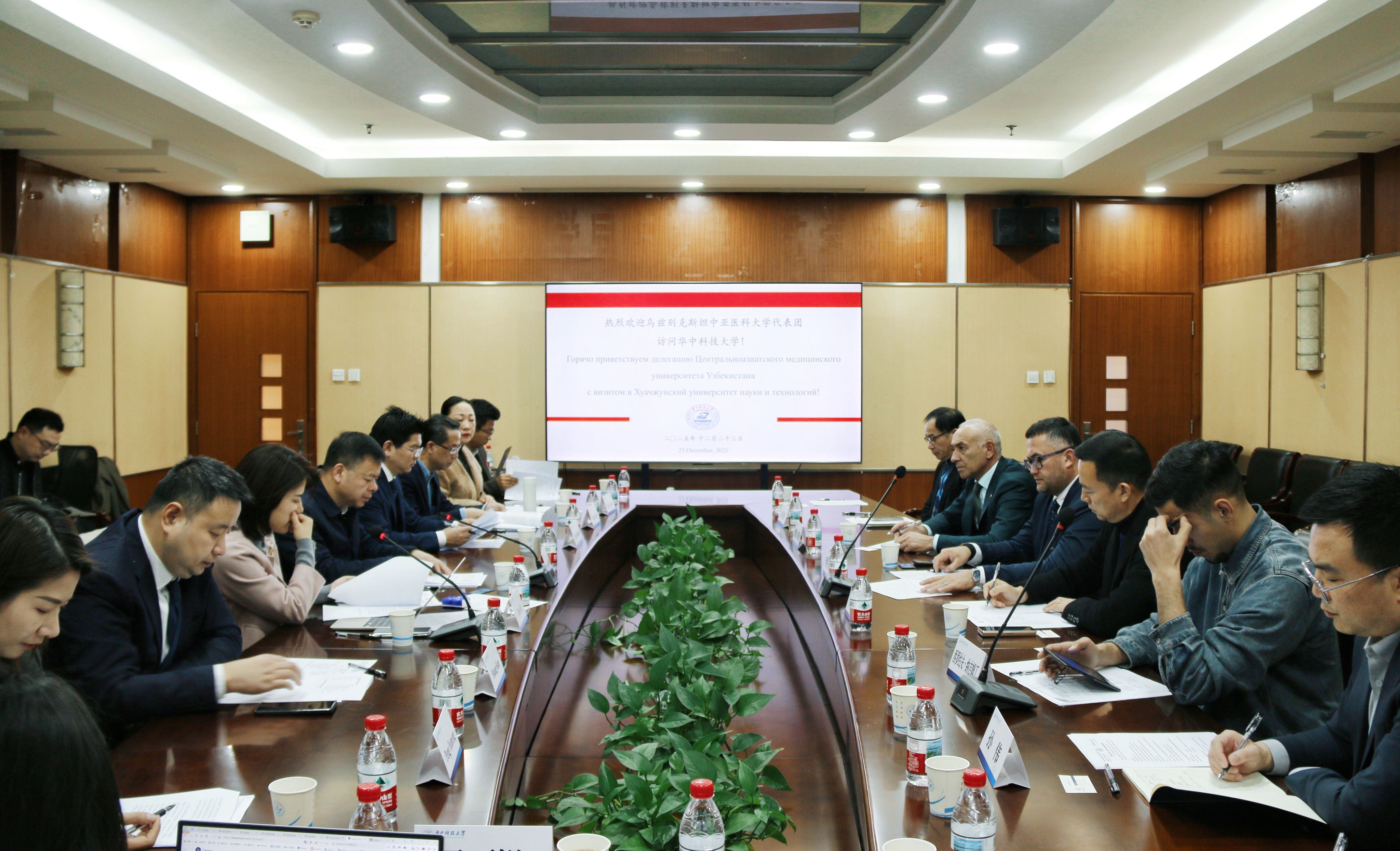 乌兹别克斯坦中亚医科大学努里洛·马马萨迪科夫校长一行来校访问