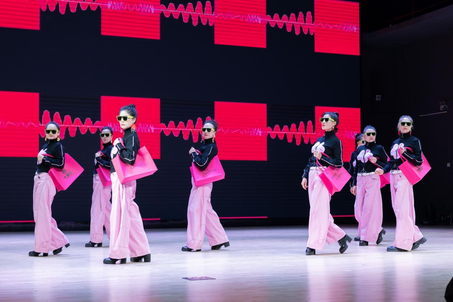 离退休教职工2026年迎新春文艺汇演举行