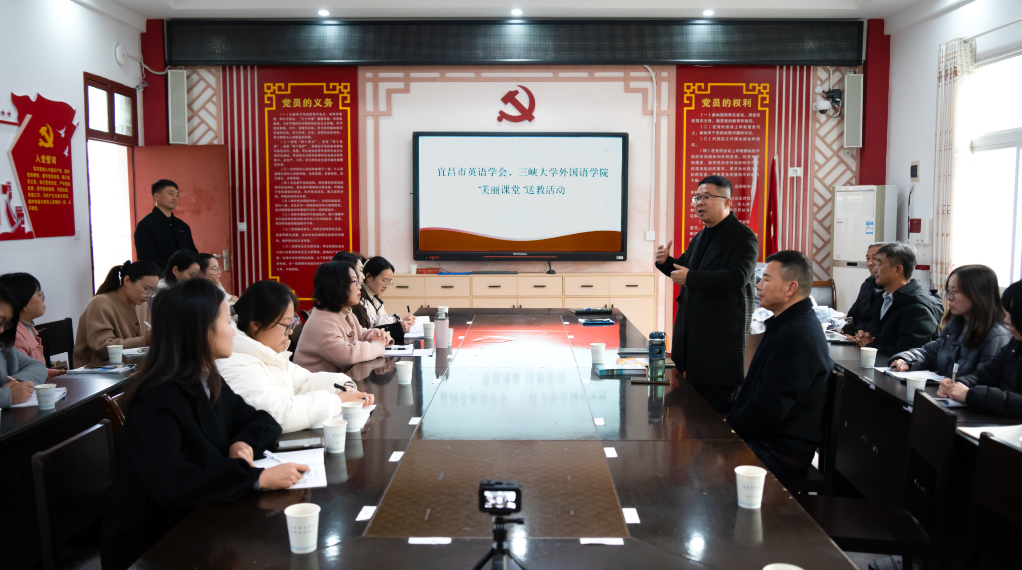 宜昌市英语学会及三峡大学外国语学院赴潘家湾中小学开展“美丽课堂”送教活动