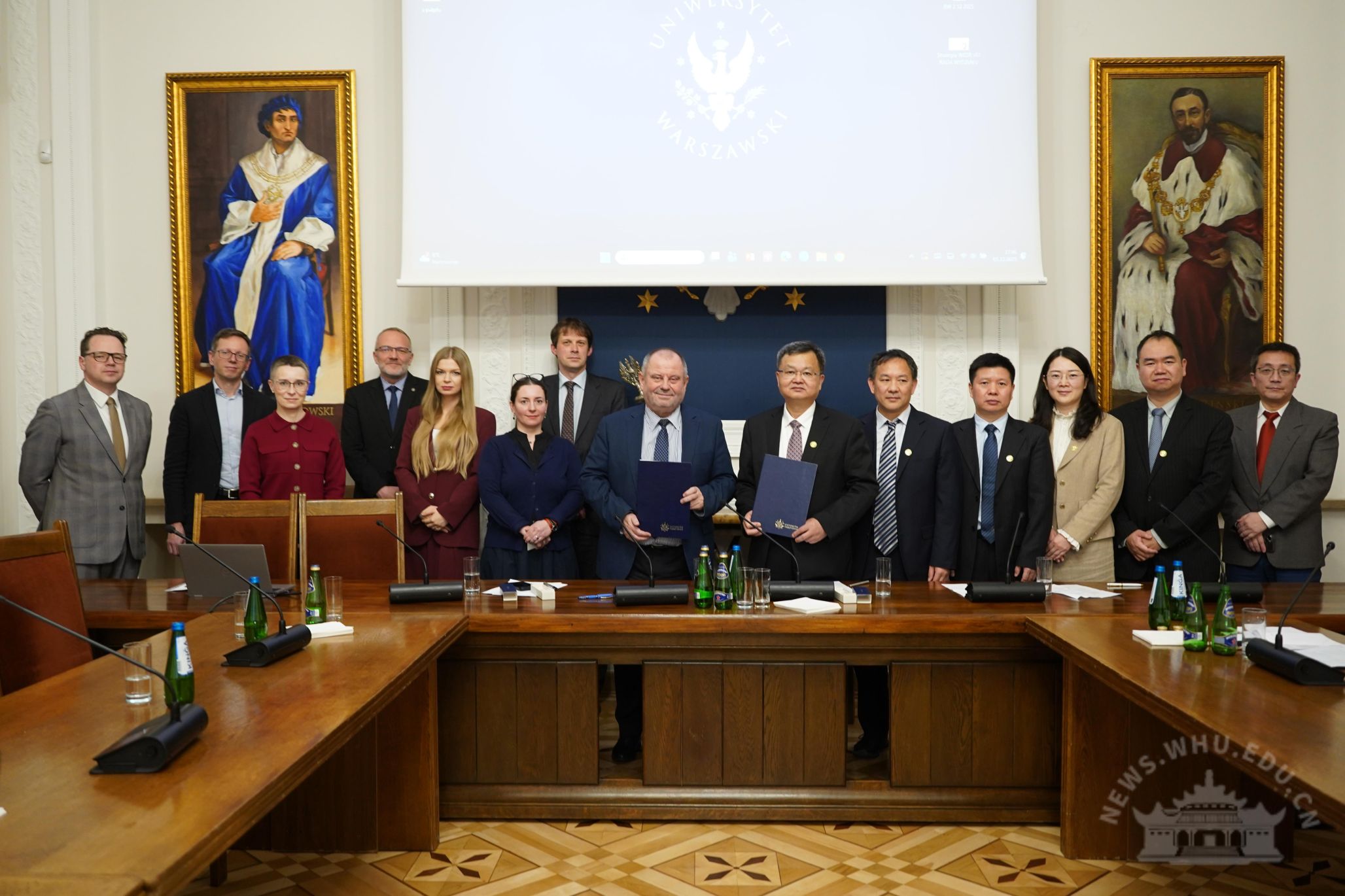 张平文率团访问匈牙利、波兰、英国