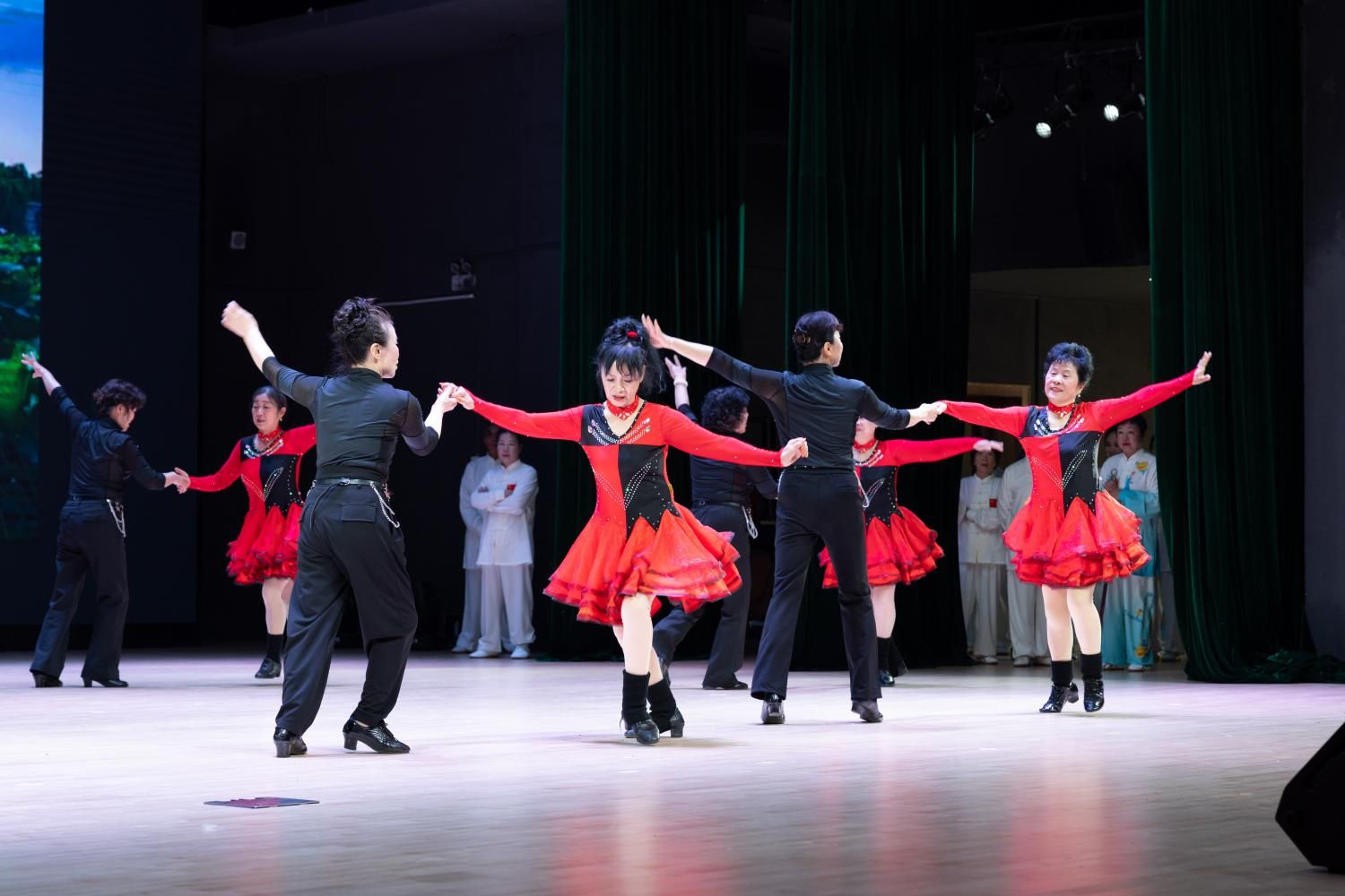 离退休教职工2026年迎新春文艺汇演举行